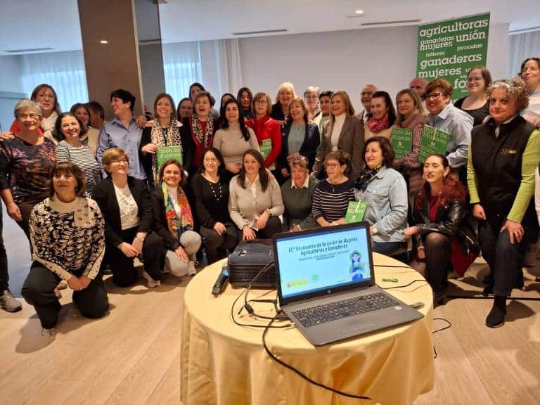 LA UNIÓ alerta sobre el agravamiento de la doble jornada de la mujer en el ámbito rural más de 2 horas diarias adicionales en comparación con los hombres.