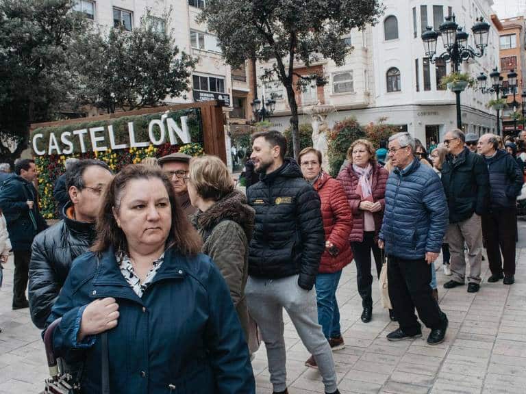 El reparto del programa oficial de las fiestas, cintas y pulseras comenzó a las 11:00 de la mañana, extendiéndose hasta las 13:00 horas, tanto en la Plaza Mayor como en las Tenencias de Alcaldía.
