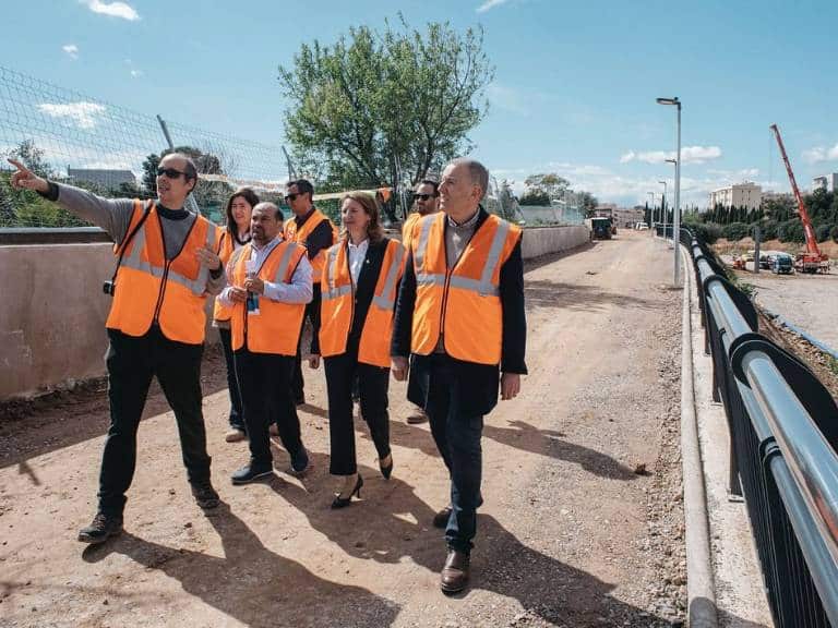 Las obras incluyen nuevo alumbrado, mobiliario público y la urbanización de la calle Venecia, abarcando más de 29.000 m² con una inversión de 3,8 millones de euros de Fondos Europeos Next Generation.