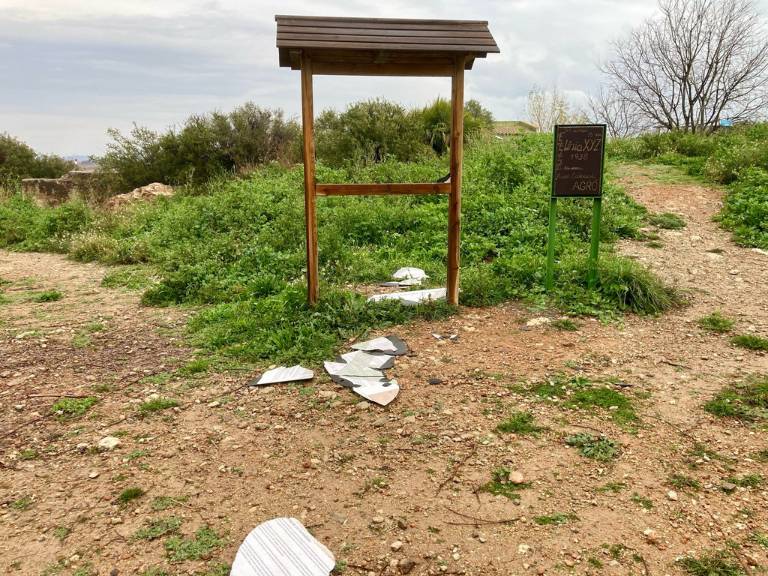 Los actos de vandalismo han sido "premeditados" y han generado considerables perjuicios en las fincas, situadas entre los municipios de Almenara y La Llosa.