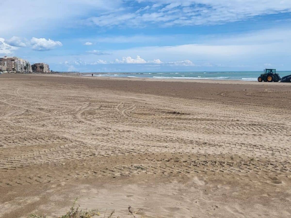Burriana prepara sus playas para la Semana Santa 2025 con una actuación integral