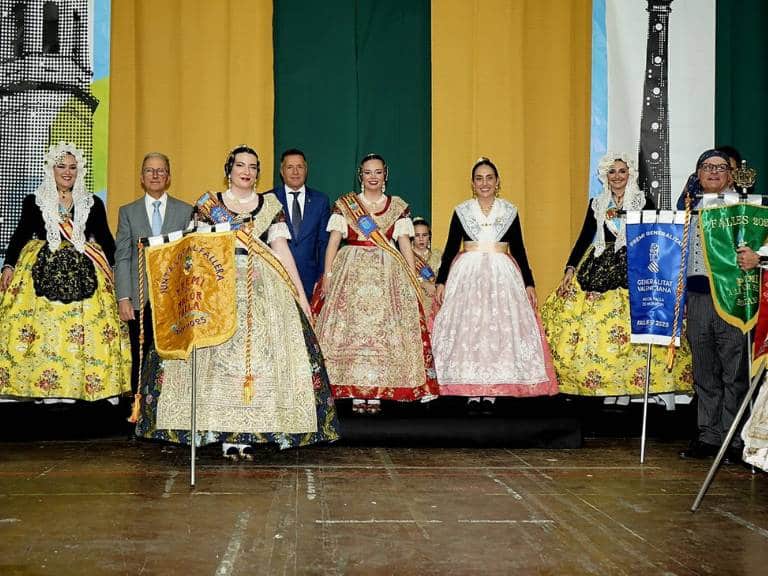 La Falla Don Bosco se alza con el máximo galardón, el premio a la mejor falla de Burriana en la categoría especial