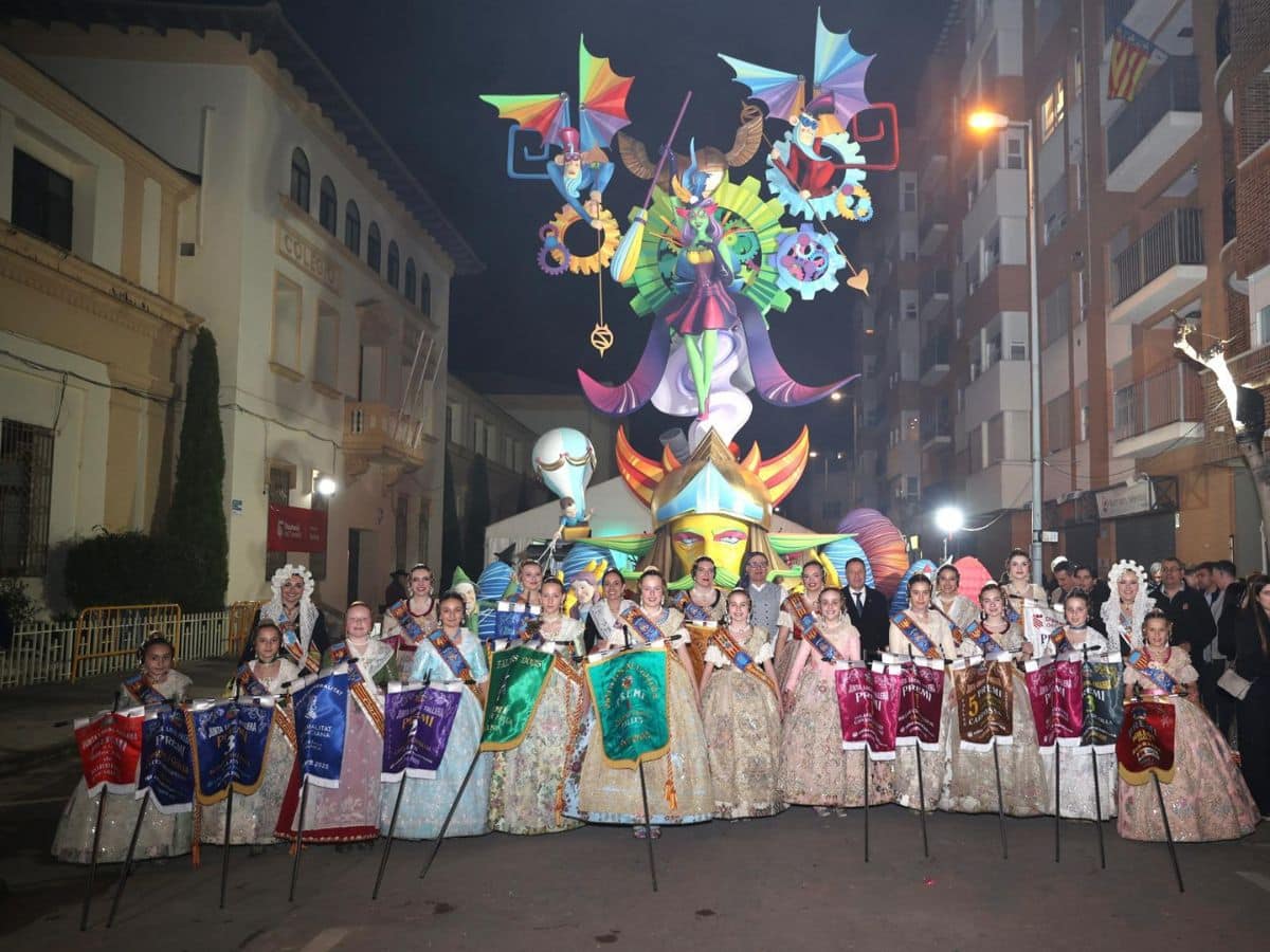 Burriana reconoce el esfuerzo fallero en la entrega de premios de las Fallas 2025