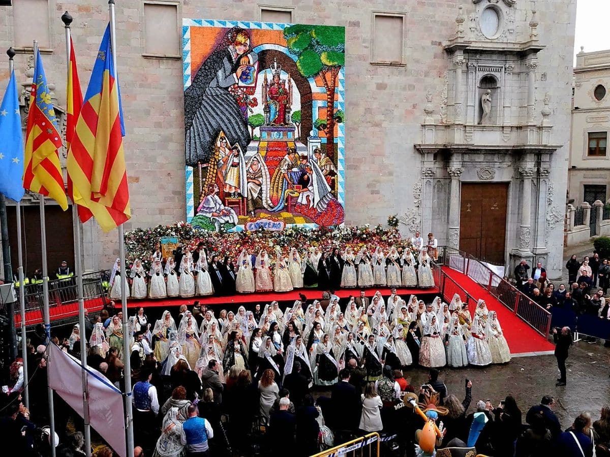 Burriana vive su jornada más solemne con la Ofrenda a la Virgen de la Misericordia