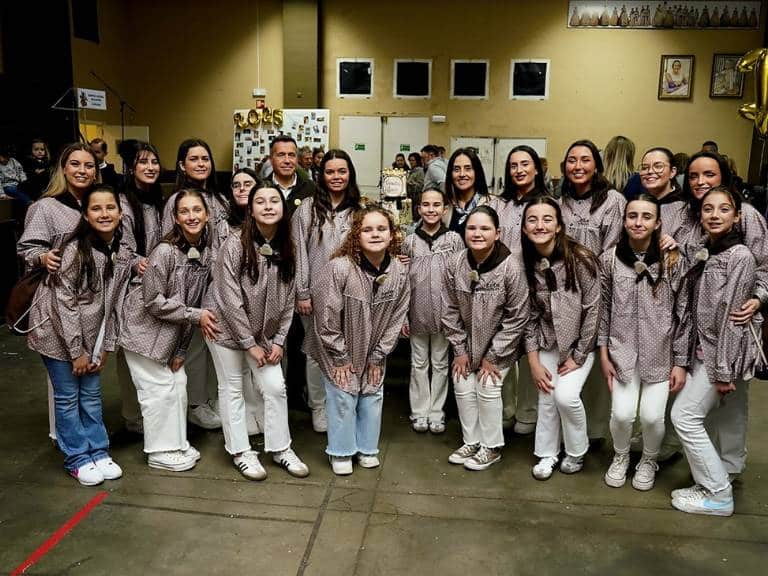 A solo una semana del inicio de la Semana Grande, las 18 comisiones del municipio se congregaron en una cena multitudinaria, en la que la hermandad fue la gran protagonista de la velada.