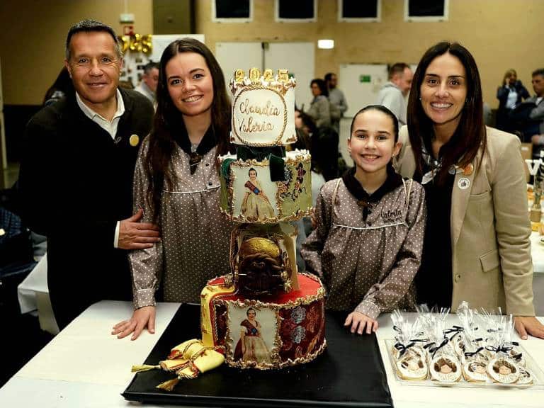 A solo una semana del inicio de la Semana Grande, las 18 comisiones del municipio se congregaron en una cena multitudinaria, en la que la hermandad fue la gran protagonista de la velada.