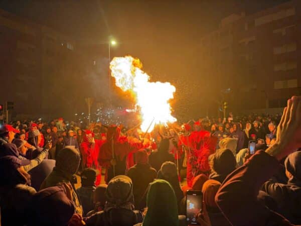 Correfoc inolvidable de ‘Diables’: Fuego, pólvora y mitología Magdalena 2025 Correfoc inolvidable de ‘Diables’: Fuego, pólvora y mitología Magdalena 2025