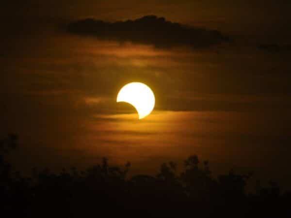 Eclipse solar en Castellón: hora y cómo verlo de forma segura este 29 de marzo