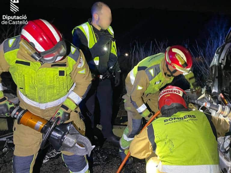 El accidente ha implicado a dos vehículos y ha causado varios heridos.