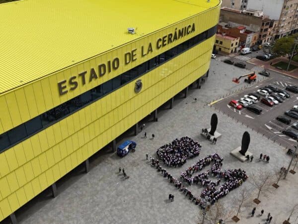 El 8M gigante de Vila-real une a jóvenes y mayores en la lucha por la igualdad