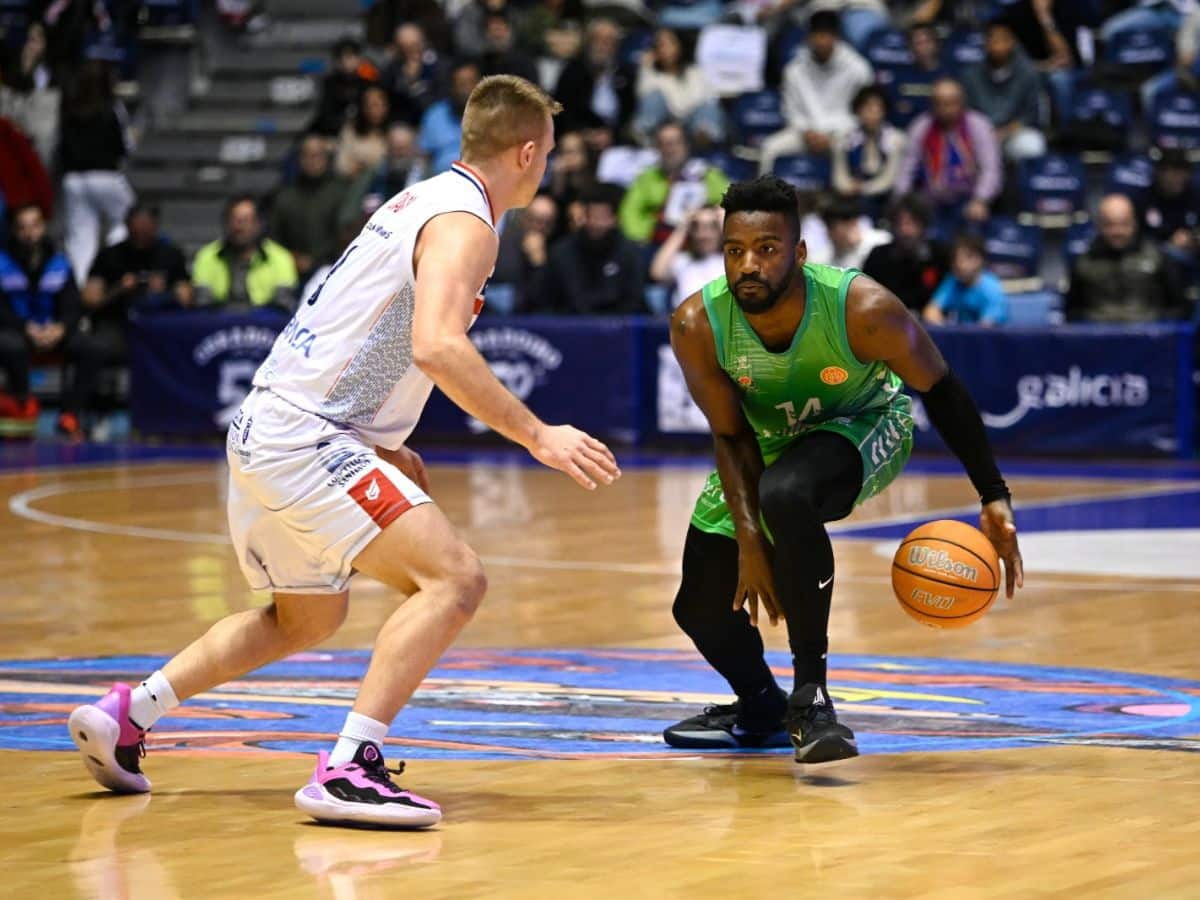El Amics Castelló cae derrotado ante un potente Monbus Obradoiro