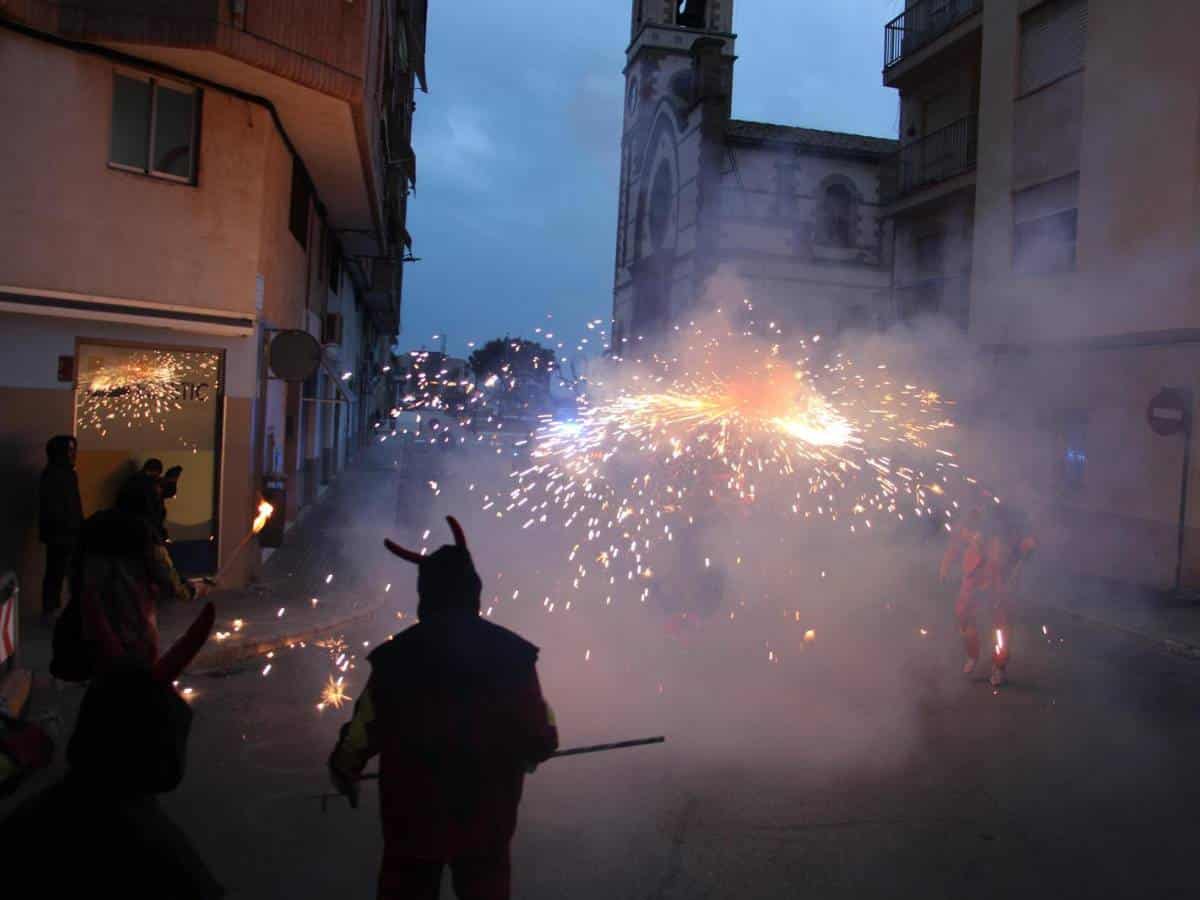 El entierro de la sardina cierra un Carnaval inolvidable en el Grao de Castellón