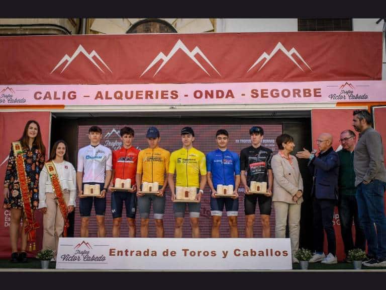 La jornada, disputada sobre un exigente recorrido de 94,6 km con 1.540 metros de desnivel acumulado, puso a prueba la resistencia y la estrategia de los ciclistas.