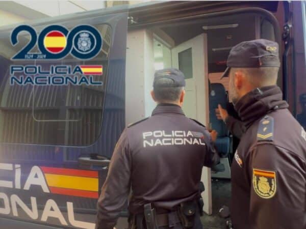 Escalofriante ataque de una mujer a otra con un cuchillo en Elche Escalofriante ataque de una mujer a otra con un cuchillo en Elche