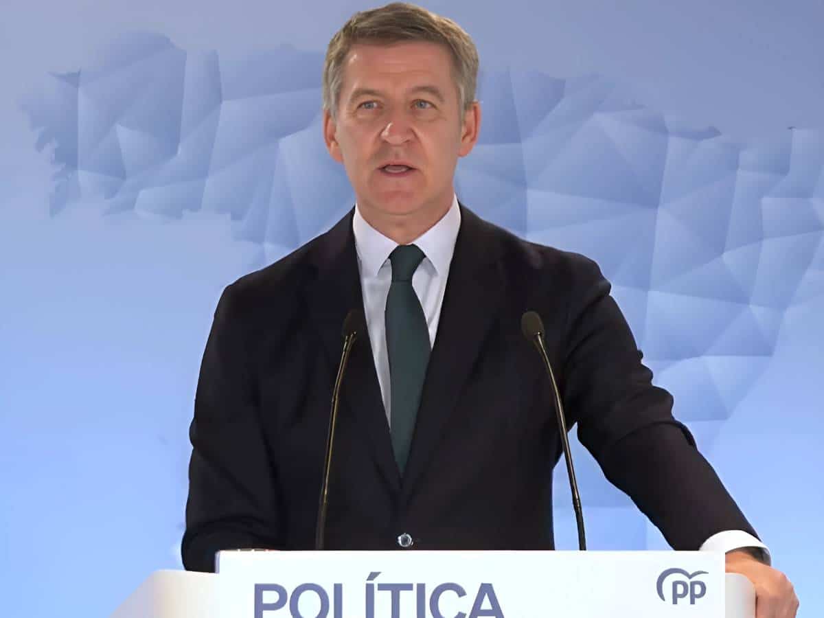 Feijóo tilda a Sánchez de ‘Presidente Zombi’ y pide un debate del estado de la nación