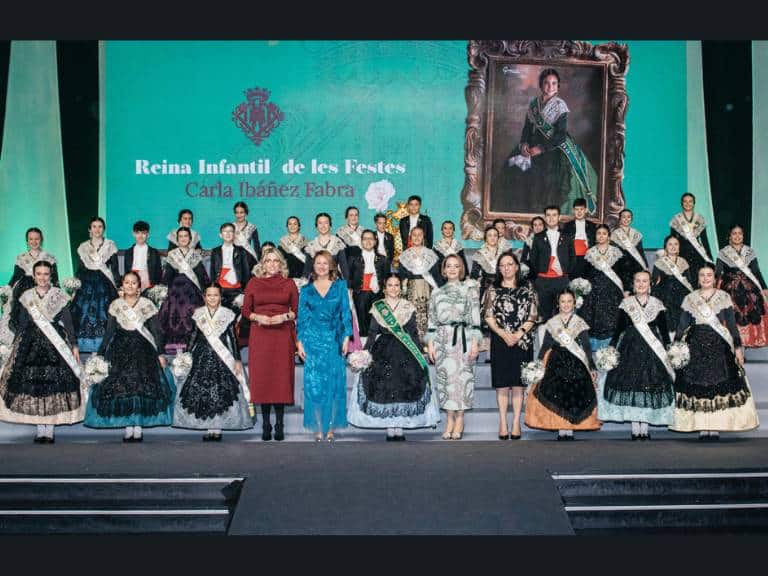 Castellón ha acogido un entrañable homenaje a los representantes infantiles de la Magdalena 2025, acompañado de música de conocidas películas infantiles.