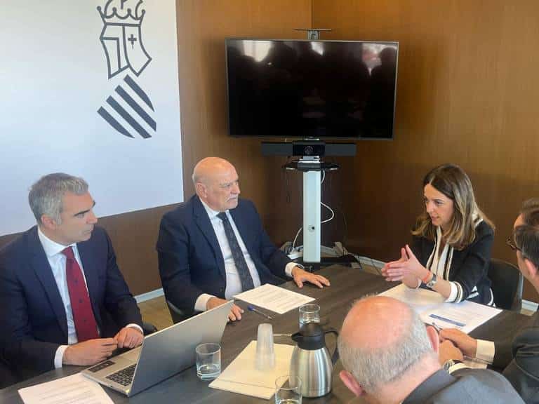 La consellera de Justicia y Administración Pública se reúne con el Consejo Valenciano de Colegios de la Abogacía.