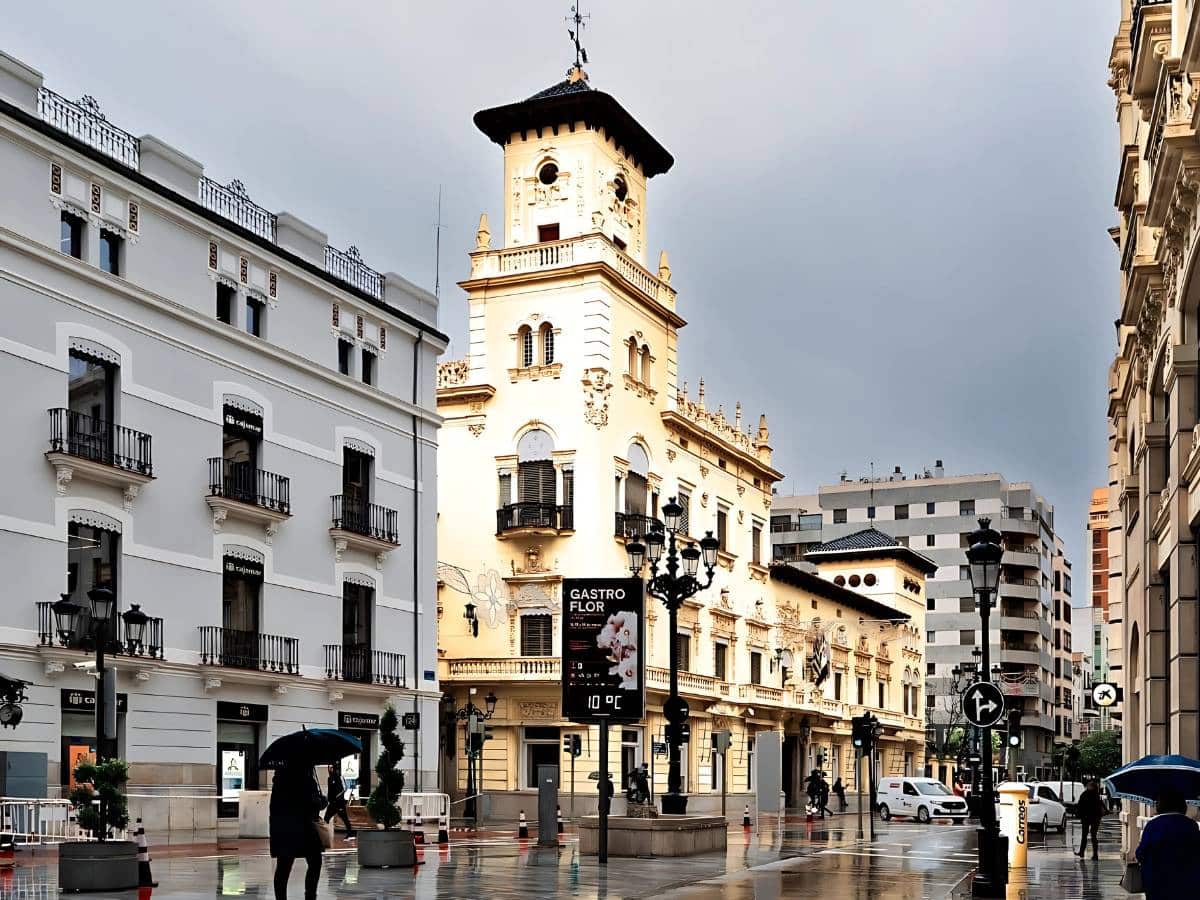 Lluvias, nieve en Castellón y descenso de temperaturas este domingo de Magdalena