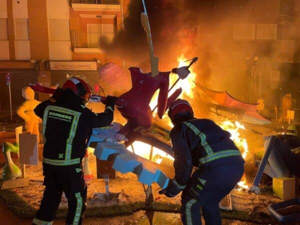 Los Bomberos de Castellón brillan en una Cremà de Fallas 2025 sin incidentes Los Bomberos de Castellón brillan en una Cremà de Fallas 2025 sin incidentes