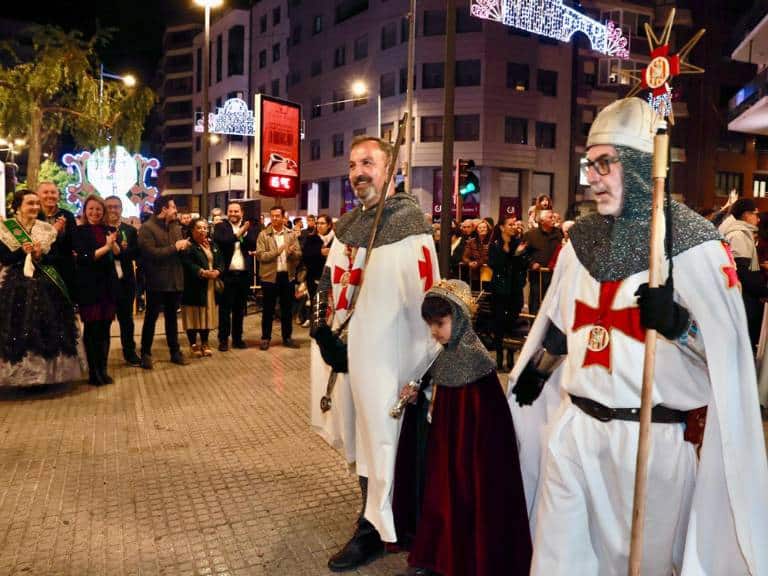 El homenaje es organizado por la Germandat dels Cavallers de la Conquesta, una entidad festera dedicada a preservar las tradiciones y la memoria histórica de Castellón.