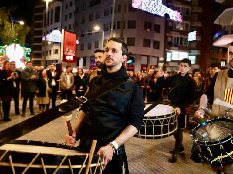 El homenaje es organizado por la Germandat dels Cavallers de la Conquesta, una entidad festera dedicada a preservar las tradiciones y la memoria histórica de Castellón.