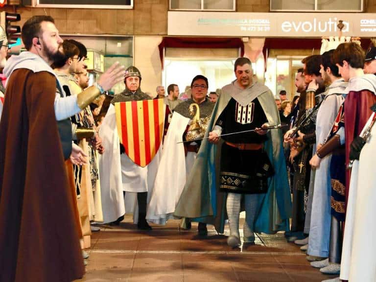 El homenaje es organizado por la Germandat dels Cavallers de la Conquesta, una entidad festera dedicada a preservar las tradiciones y la memoria histórica de Castellón.