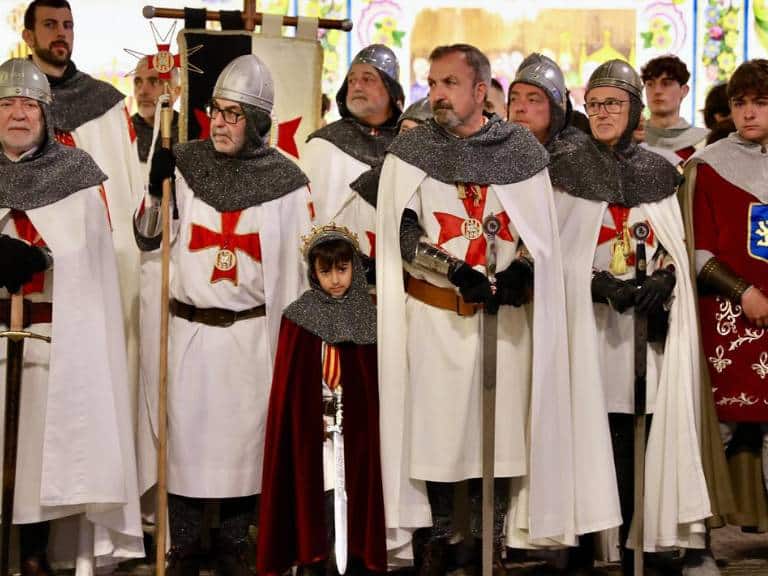 El homenaje es organizado por la Germandat dels Cavallers de la Conquesta, una entidad festera dedicada a preservar las tradiciones y la memoria histórica de Castellón.