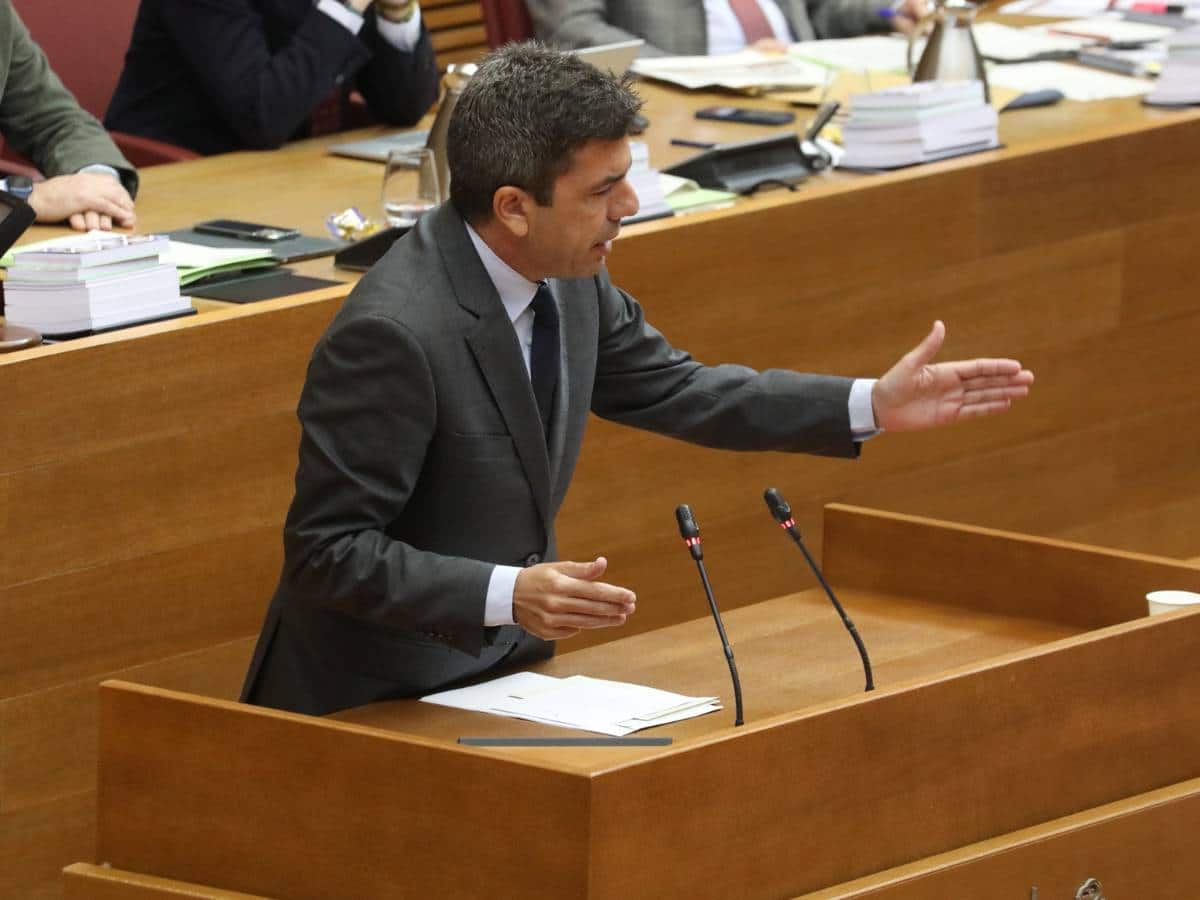 Mazón acusa a la oposición de ‘explotar el dolor de las víctimas de la DANA’ en Les Corts