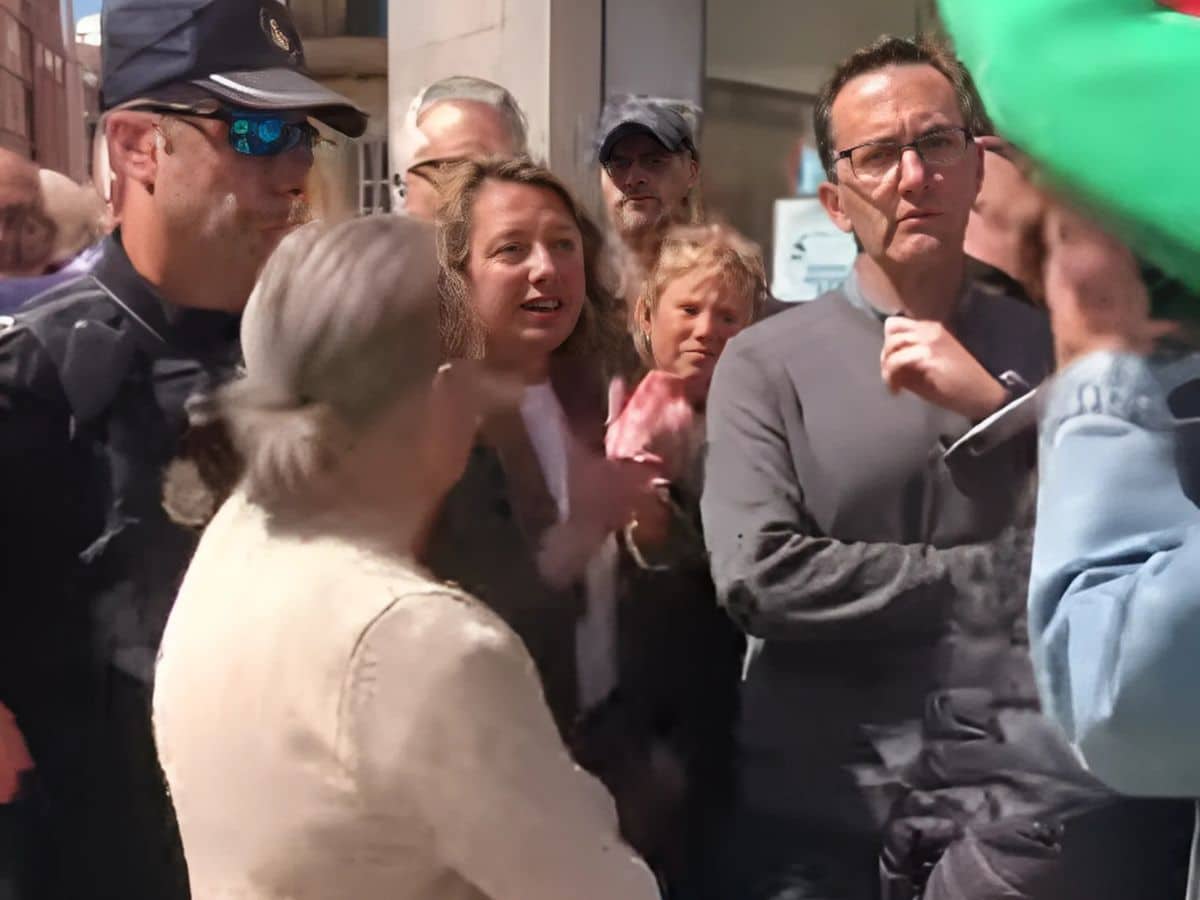 El comunicado oficial informa que la visita de Mazón fue suspendida por "no cumplirse las condiciones mínimas de seguridad para las autoridades y el público".