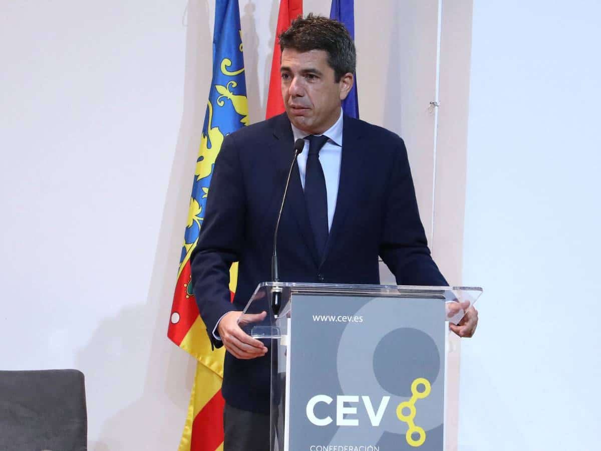 Mazón promueve medidas de simplificación administrativa para mejorar la competitividad