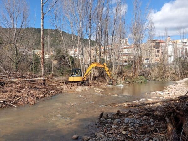 Montanejos y la CHJ inician trabajos para la regeneración del cauce del río Mijares