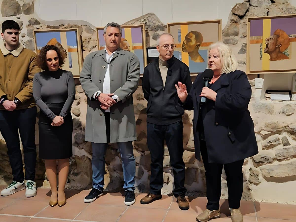 Oropesa del Mar inaugura la exposición de pintura del artista local Manu Parra