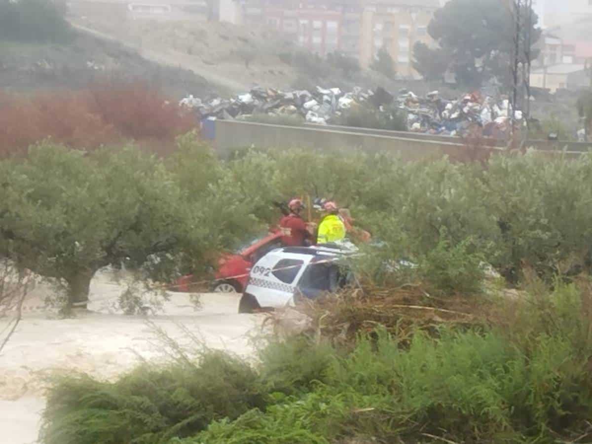 Rescate ‘in extremis’ en Lorca por el temporal de lluvias
