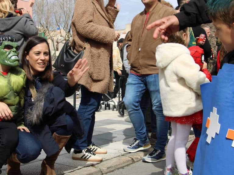 Niñas y niños han llenado las calles del Grao de Castellón de alegría con disfraces muy originales.