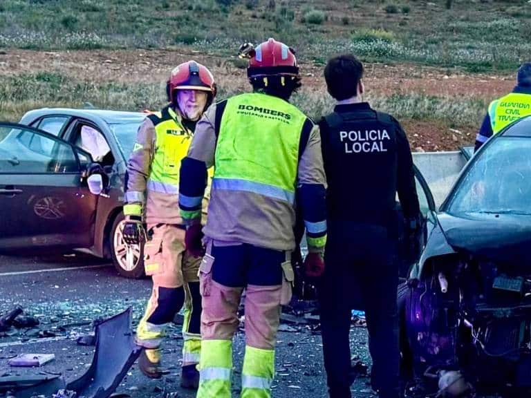 En el suceso, dos personas han perdido la vida en un siniestro que ha involucrado a dos vehículos.