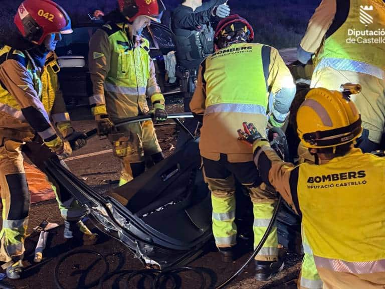 En el suceso, dos personas han perdido la vida en un siniestro que ha involucrado a dos vehículos.