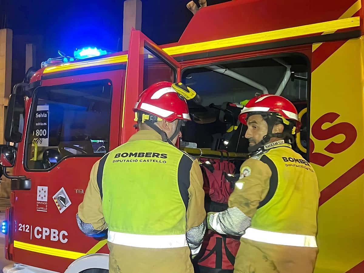 Un incendio en Vila-real calcina varios vehículos y obliga a intervenir a los bomberos