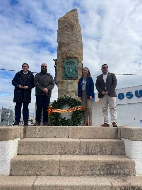 El acto se ha celebrado en el monolito de la glorieta Héroes del 9 de marzo de Almassora.