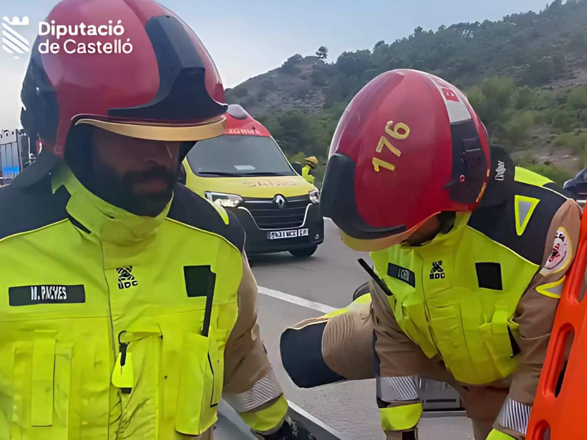 Accidente de tráfico por una salida de vía en la AP-7 a la altura de Torreblanca