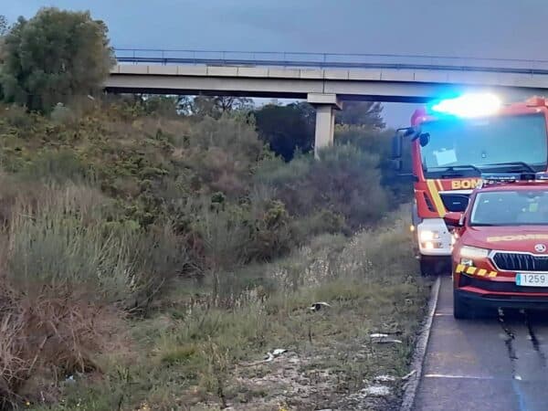 Accidente en la AP-7 de Castellón a la altura de Benicàssim entre un camión y un turismo Accidente en la AP-7 de Castellón a la altura de Benicàssim entre un camión y un turismo
