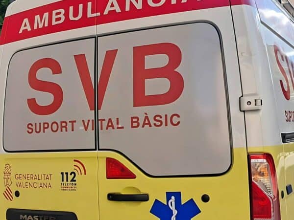 Accidente en la AP-7 de Castellón por colisión entre un coche y un camión