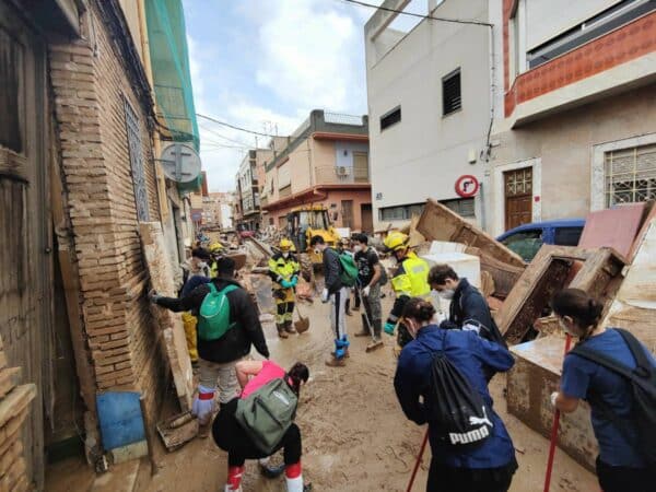 Amnistía Internacional denuncia a la Generalitat por vulnerar derechos humanos en la DANA Amnistía Internacional denuncia a la Generalitat por vulnerar derechos humanos en la DANA