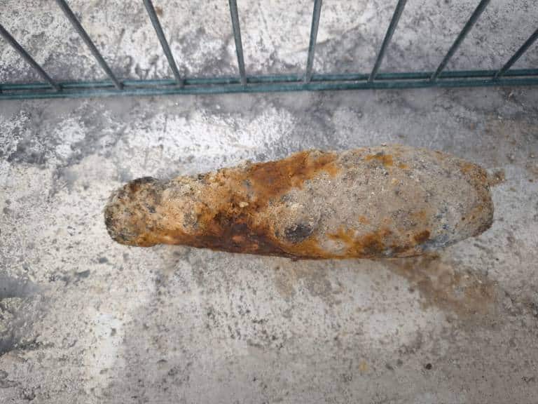 Los Técnicos Especialistas en Desactivación de Artefactos Explosivos (Tedax) se hicieron cargo del proyectil para su análisis y neutralización.