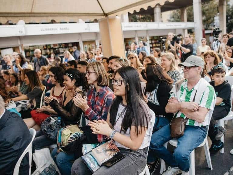 Los escritores Eloy Moreno y Blue Jeans abren la 41ª Feria del Libro de Castellón que se celebra hasta el 4 de mayo en la plaza Santa Clara