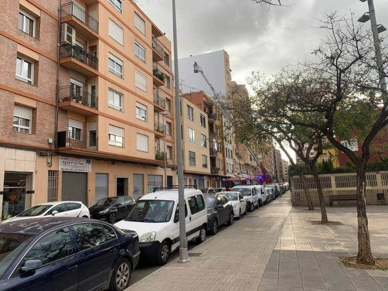 Los equipos de emergencia continúan verificando el estado de los residentes.