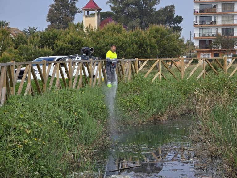 Se están llevando a cabo estudios exhaustivos para identificar zonas inundadas o con riesgo de inundabilidad, que son potenciales focos de proliferación de