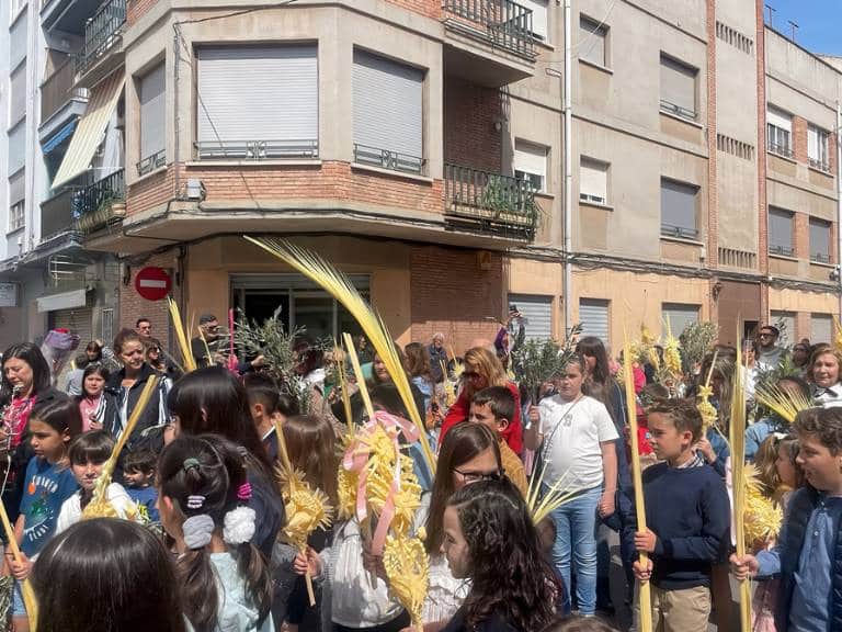 La Semana Santa en Castellón y su distrito marítimo, el Grao, se vive con una profunda devoción y un rico calendario de actos que fusionan tradición, fe y atractivo turístico.