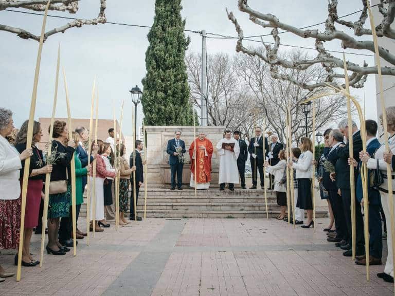 La Semana Santa en Castellón y su distrito marítimo, el Grao, se vive con una profunda devoción y un rico calendario de actos que fusionan tradición, fe y atractivo turístico.