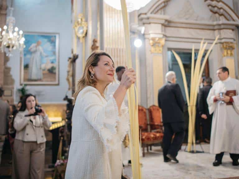 La Semana Santa en Castellón y su distrito marítimo, el Grao, se vive con una profunda devoción y un rico calendario de actos que fusionan tradición, fe y atractivo turístico.