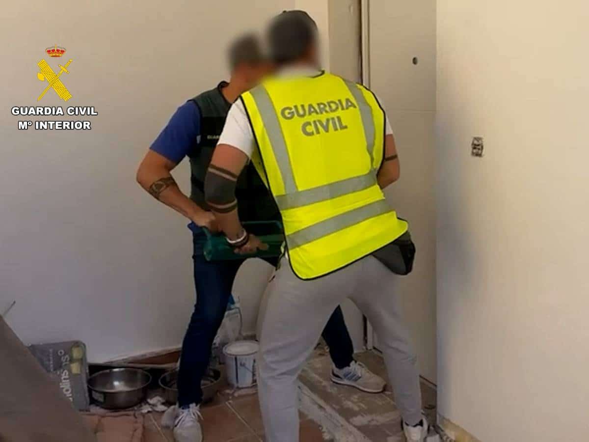 Dos detenidos por violento atraco con subfusiles de guerra en un club de cannabis